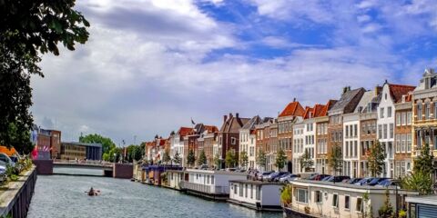 Grachten met woonboten in Middelburg